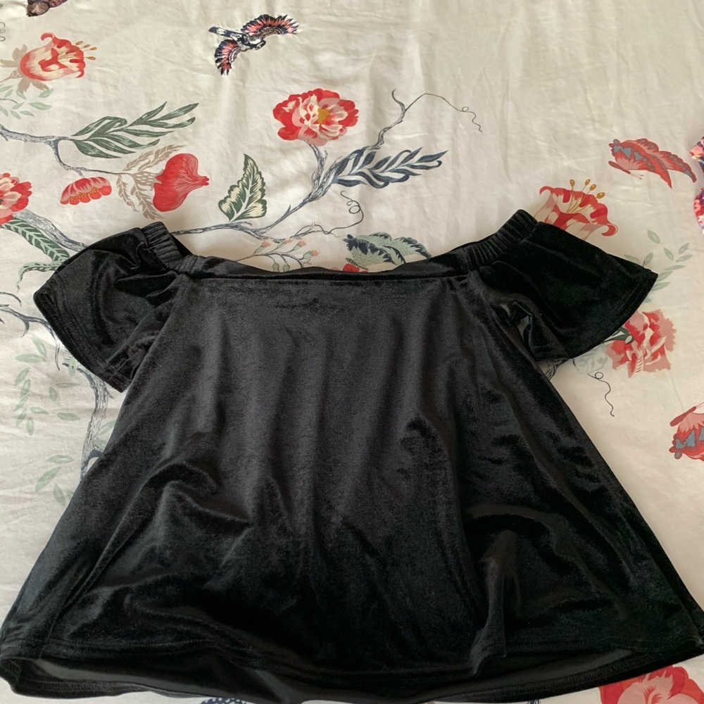 Francescas-Off the shoulder velvet top (xs)